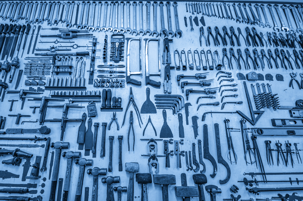 Very organised tools, hanging on a wall